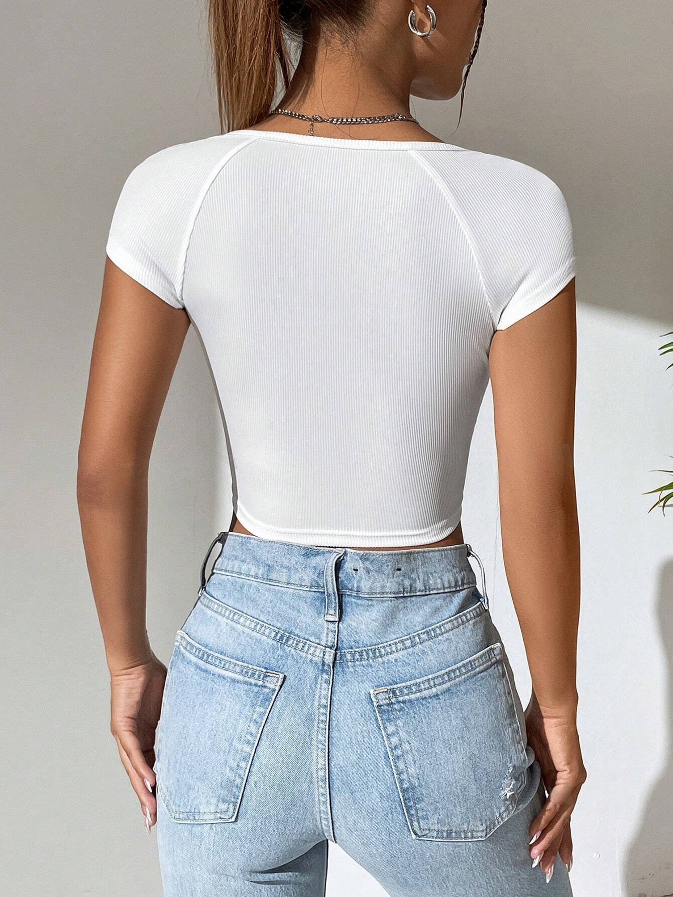 CHIC SLIM-FIT ESSENTIAL TOP WHITE BY BLOOD VIBES