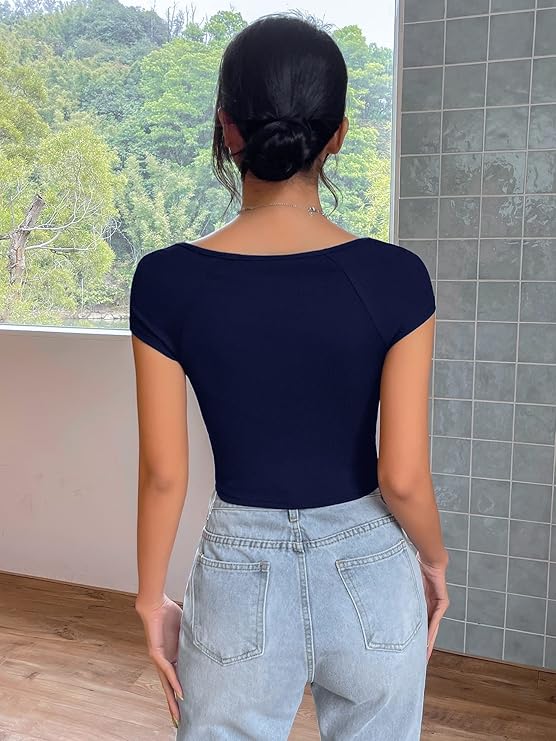 Haut Slim-Fit Chic Black Top by Blood Vibes